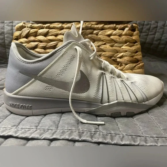 Nike Free Run TR 6 Womens Running Sneakers size 7 White/Grey - Picture 10 of 10
